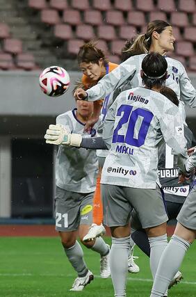 新潟Ｌーノジマ相模原　後半１４分、ＤＦ山谷瑠香が頭で決めて、２－０＝ビッグスワン