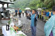 糸魚川市・親不知で「海のウェストン祭」先人を前に山の安全祈願、登山者集まり献花