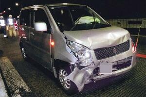 中央自動車道下り線の恵那山トンネルで逆走し、事故を起こした軽自動車=6月、岐阜県中津川市(同県警高速道路交通警察隊提供)