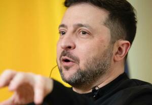 19日、ウクライナの首都キーウで共同通信との単独会見に応じるゼレンスキー大統領(共同)