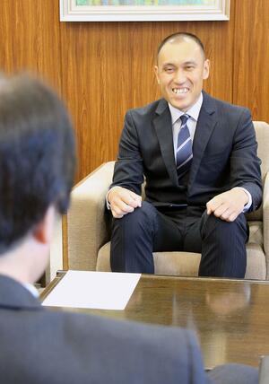 阿賀町の地域おこし協力隊に着任した佐々木康太郎さん=阿賀町役場