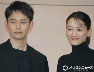 映画『人はなぜラブレターを書くのか』完成報告会に出席した（左から）妻夫木聡、綾瀬はるか （C）ORICON NewS inc.