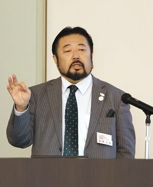 東経連フォーラムで講演する東京大大学院の目黒公郎学環長・学府長=新潟市中央区