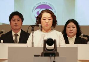 連合の中央委員会であいさつする芳野友子会長=28日午前、千葉県浦安市のホテル