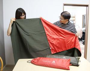 吉田整理が開発した3層構造の「防災シート」
