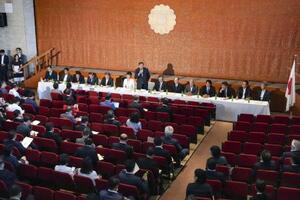 自民党本部で開かれた両院議員総会=8日、東京・永田町