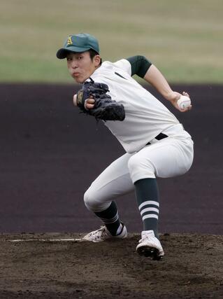 糸魚川－新発田農　１１奪三振と好投した新発田農の先発、遠山剣臣＝長岡市悠久山