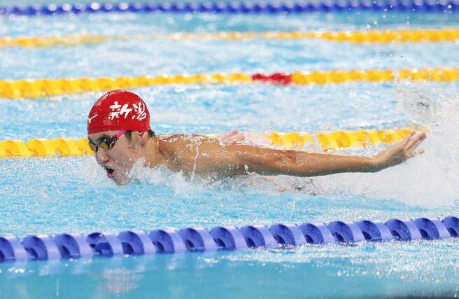 ３位入賞した根岸歩夢（長岡大手高）のバタフライ＝滋賀県草津市
