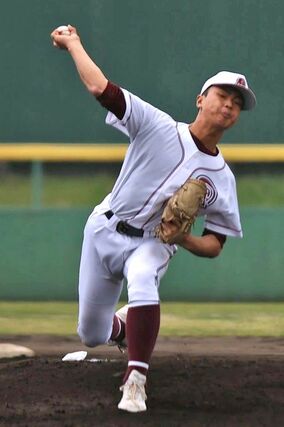 新潟第一－柏崎　６回から登板した柏崎の主戦、飛田寛人＝新発田市五十公野