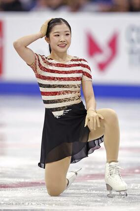 女子ＳＰの演技を終え頭に手をやる中井亜美＝サスカトゥーン（共同）