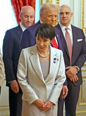 　トランプ米大統領（奥中央）との会談に臨む高市首相＝２８日午前、東京・元赤坂の迎賓館（代表撮影）