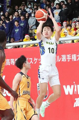 帝京長岡-八王子学園八王子 第4クオーター、シュートを打つ高田元気=東京体育館