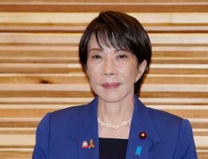 閣議に臨む高市首相=7日午前、首相官邸