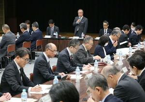 ジェンダーギャップ解消に重点的に取り組むことを確認した県民会議＝１５日、県庁