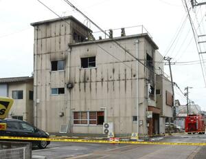 ２人の遺体が見つかった火災現場＝３月３１日、新潟市秋葉区