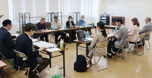 博物館や資料館などの在り方を議論した佐渡市博物館ビジョン検討懇談会=佐渡市両津湊