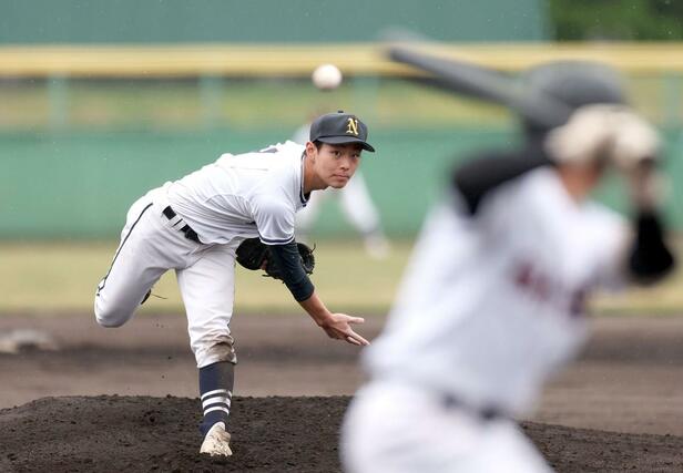新津－新発田　新津先発の島田穂高＝新発田市五十公野公園野球場
