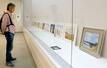 新潟の風景など多彩な作品が並ぶ国際水彩画交流展＝２４日、新潟市中央区の県民会館