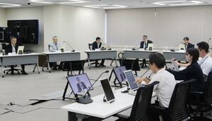 原子力災害対策指針の改正案を議論した原子力規制委員会の会合=18日、東京・六本木