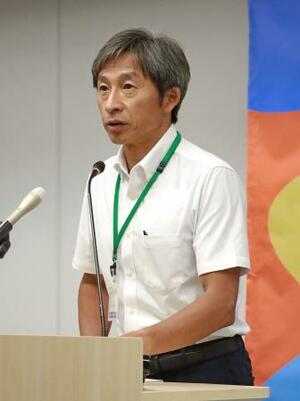 記者会見で再選出馬を正式表明する長野市の荻原健司市長=26日午後、市役所