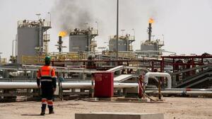 　イラク南部バスラの油田＝６日（ロイター＝共同）