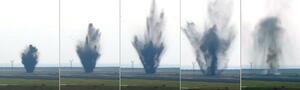宮崎空港の誘導路で起きた不発弾の爆発をとらえた定点カメラ映像(左から右へ)=2日午前8時ごろ(航空大学校提供)