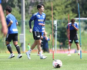 磐田戦でＪ１初得点を挙げ、練習に励むＭＦ宮本英治＝聖籠町