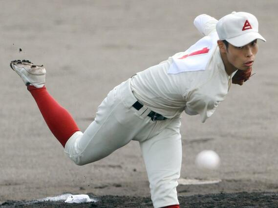 糸魚川の先発山岸宥稀=9月17日、新発田市五十公野運動公園野球場