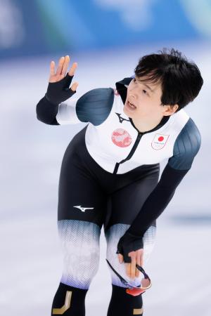 　女子１０００メートルのレースを終え、手を振る山田梨央＝ミラノ（共同）