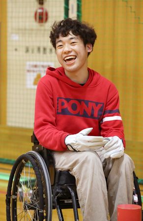 将来のパラリンピック出場を目指して練習に励む奥田柊さん=新潟市江南区