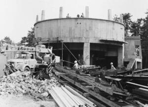 　建設中の屋島山上水族館＝１９６９年、高松市