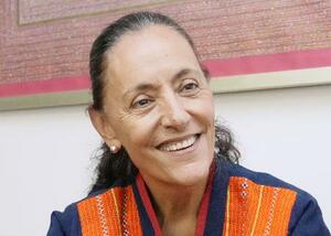 インタビューに答えるメルバ・プリーア駐日メキシコ大使