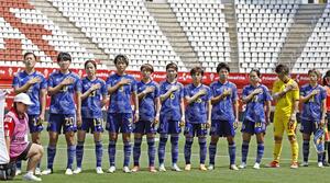 ニュージーランド戦に臨む女子日本代表。(左から)石川、古賀、北川、南、宮沢、守屋、林、清家、長野、GK平尾知佳、田中=ムルシア(共同)