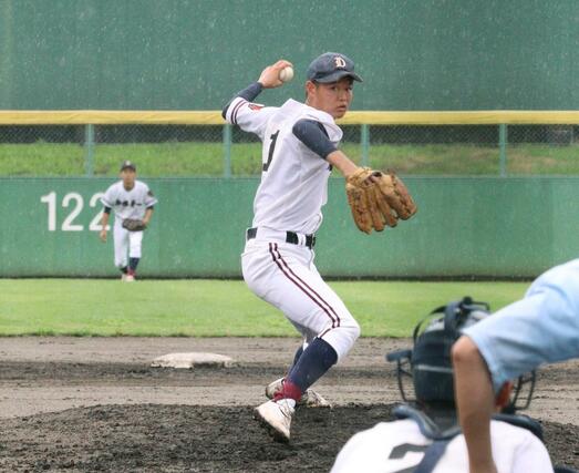 新潟第一－新発田南で、先発した新潟第一の猪俣亘投手＝新発田市五十公野