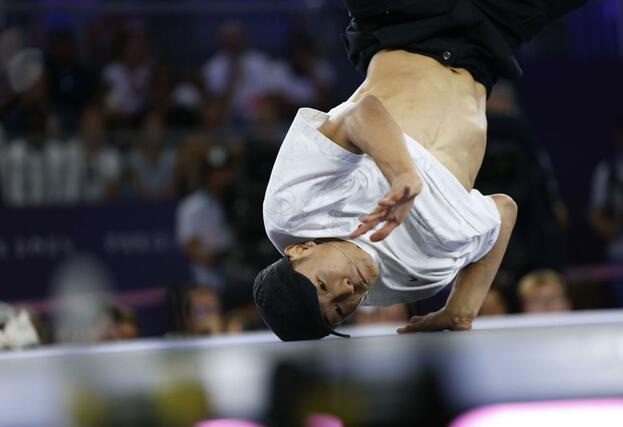 男子３位決定戦　技を繰り出す半井重幸＝パリ（共同）