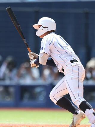 新潟産大付-帝京長岡 4回新潟産大付2死一、二塁、小平乃希が適時打を放ち2-3=7月24日、新潟市中央区長潟のハードオフ・エコスタジアム