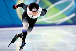 　調整する森重航＝ミラノ（共同）