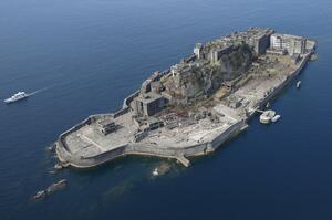 長崎市の端島(通称・軍艦島)