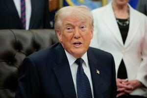 　５日、米ホワイトハウスで話すトランプ大統領（ロイター＝共同）