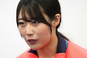 　取材に応じる村瀬心椛＝リビーニョ（共同）