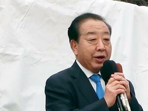 　街頭演説で支持を訴える中道改革連合の野田共同代表＝２日午後、広島市