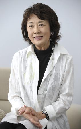 2010年6月、取材に応じる吉行和子さん