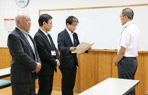 大谷ダム上流域の荒廃対策を要望する関係者=南魚沼市美佐島