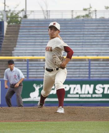 加茂－新潟青陵　延長十回まで力投した加茂の主戦山浦遥平＝エコスタ