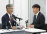桜井雅浩・柏崎市長(左)と小早川智明・東京電力社長=4日、柏崎市役所