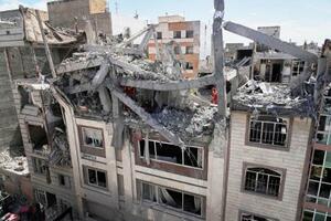 　イラン・テヘランで、攻撃を受け破壊された建物。米イスラエルによる先制攻撃から２８日で１カ月となる＝２７日（ＡＰ＝共同）