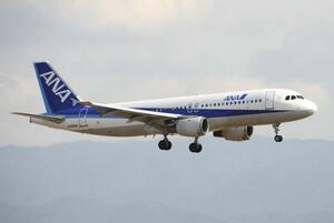 全日空のエアバスＡ３２０－２００＝２０１２年２月、関西国際空港