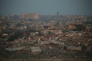 　イスラエル軍の攻撃で破壊されたガザ北部ガザ市の町並み＝４日（ゲッティ＝共同）