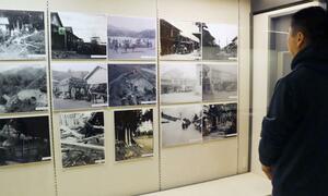 昭和初期の島民の暮らしぶりが生き生きと伝わる「なつかしのアルバム展」=佐渡市秋津