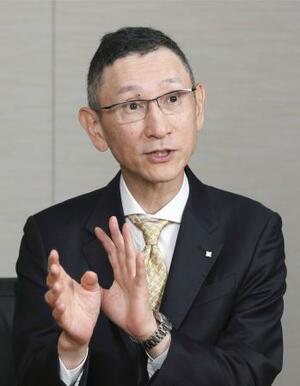 インタビューに答える三井住友信託銀行の米山学朋社長